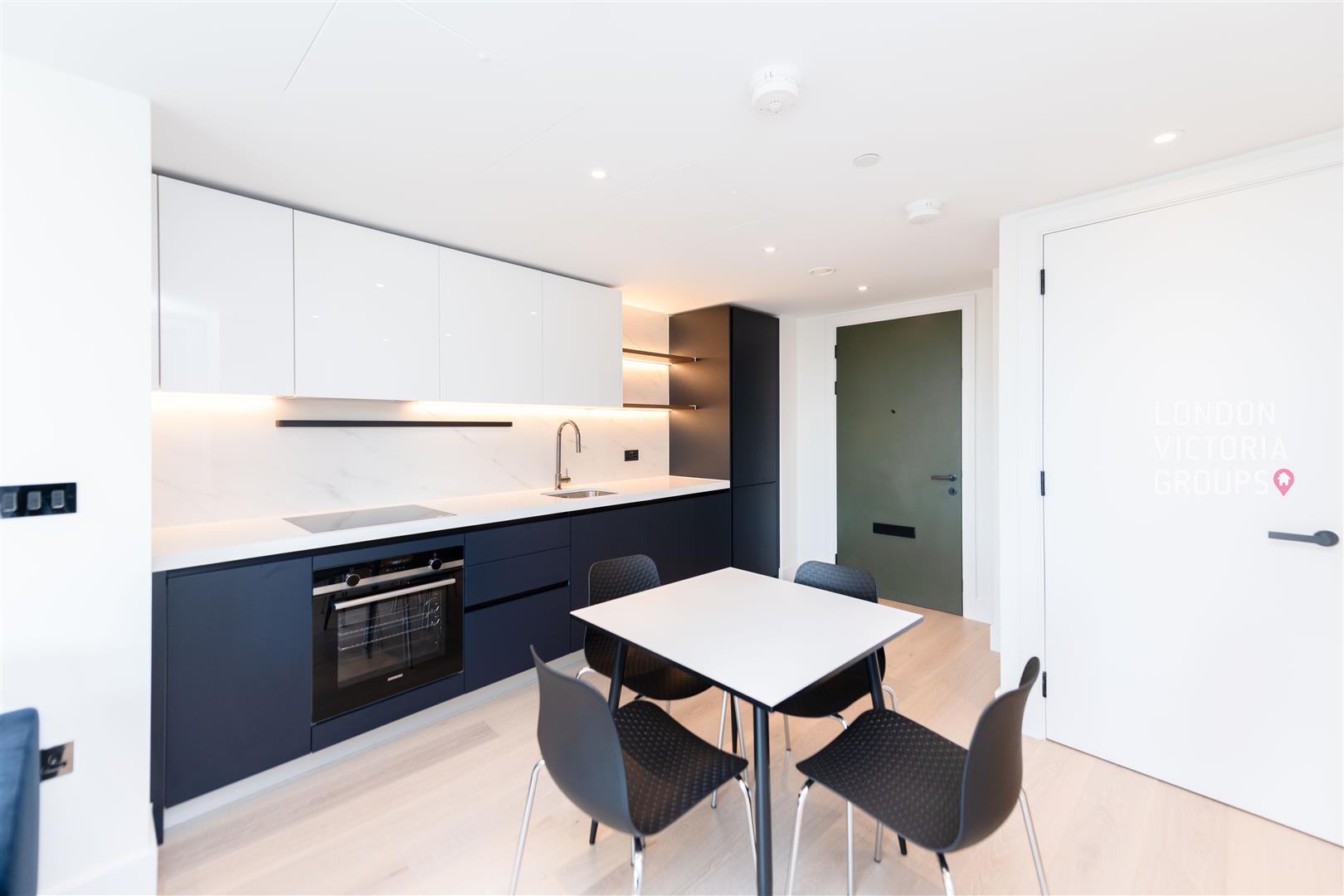 1 bed property in Fountain Park Way, London